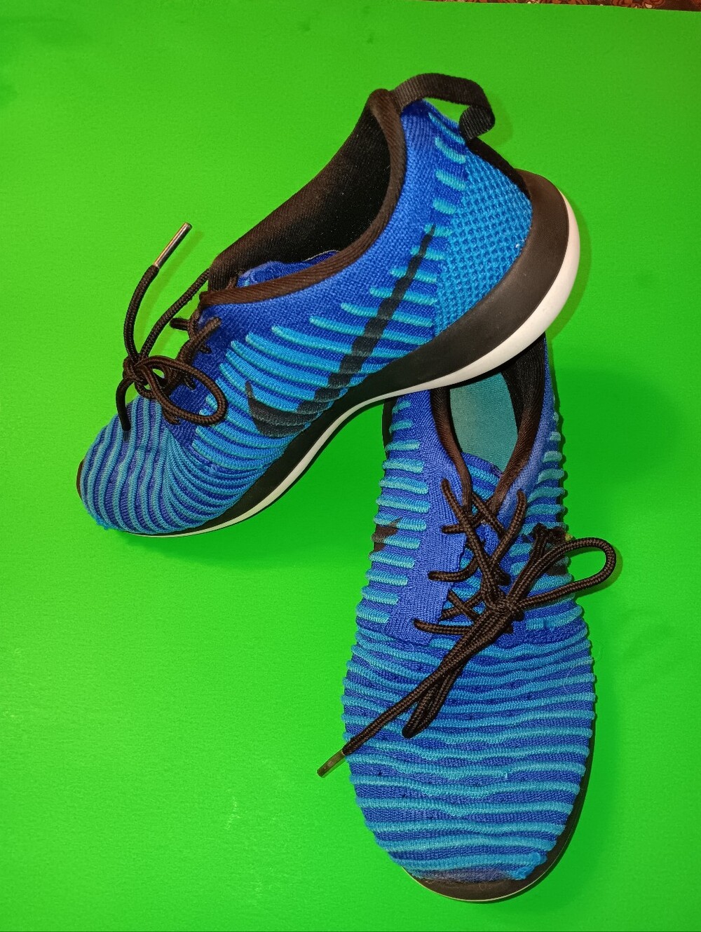 Nike Roshe Two Flyknit Running Shoes (844619-400)Preowned Youth 5.5/Women's Sz 7